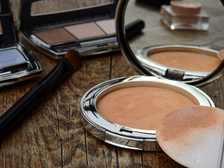 Learn how to put on foundation 2