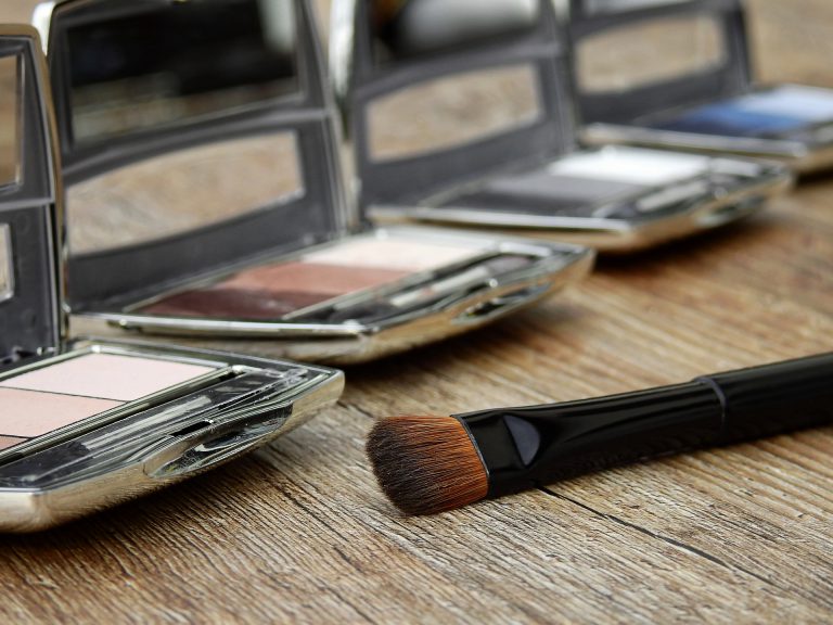 Learn how to put on foundation 3