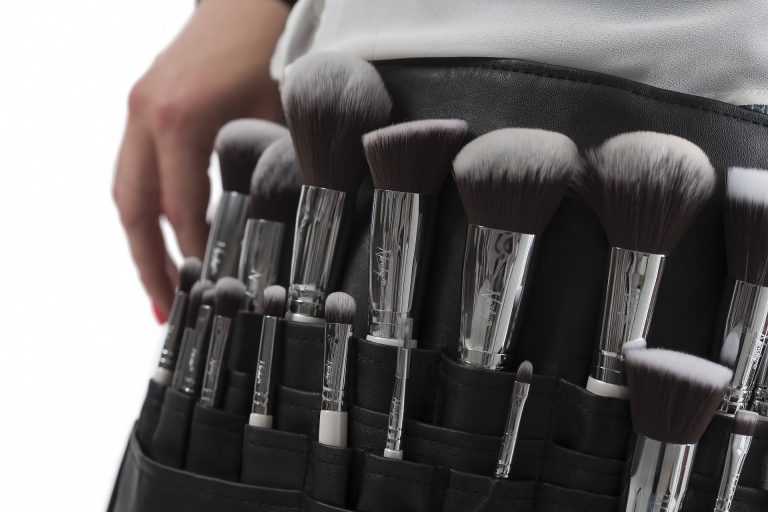 Learn how to put on rouge, blush, or blusher 2