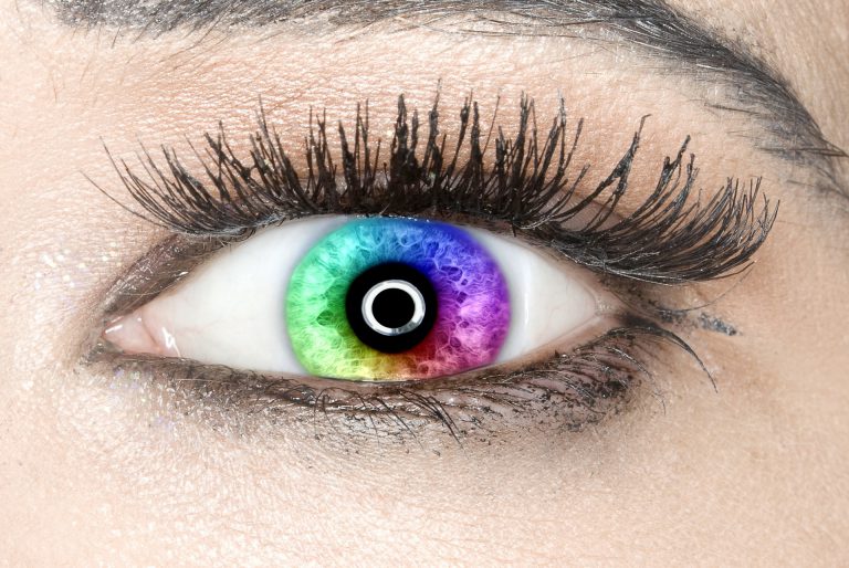 Put on eyelash extensions 2