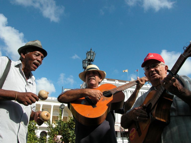 Listen to Latin music 2
