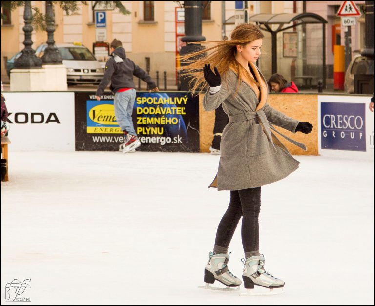 Perform ice skating tricks 2