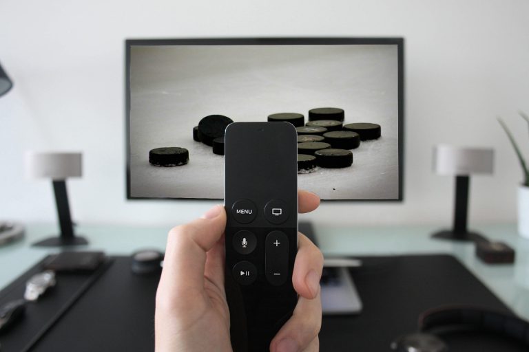 Watch a hockey game on tv 3