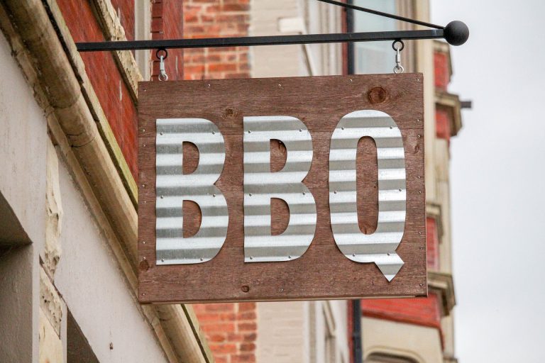 Go to a barbecue style restaurant 3