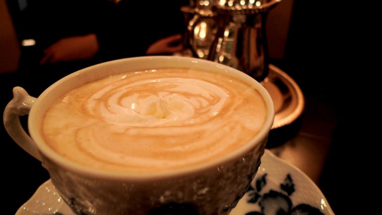 Make a Vienna coffee 2