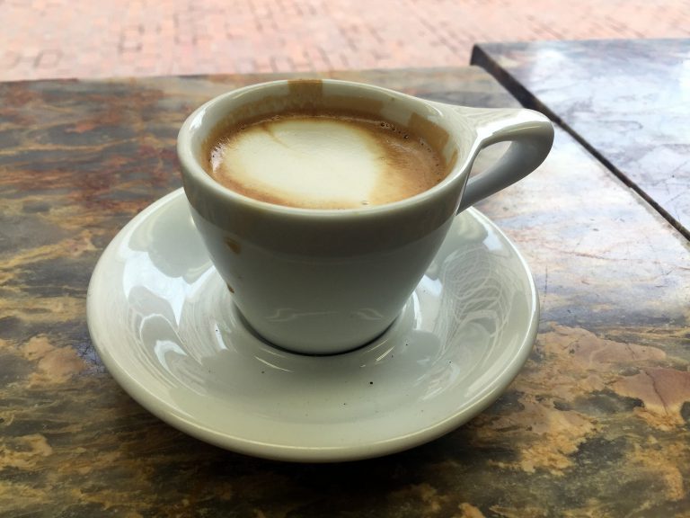 Make a latte macchiato 3