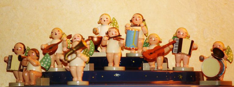 Listen to Holiday music 3
