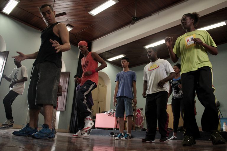 Take a Street dancing class 3