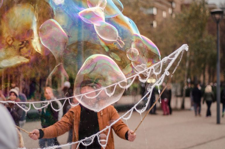 Street bubble performer