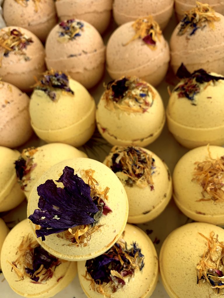 Botanical bathbomb