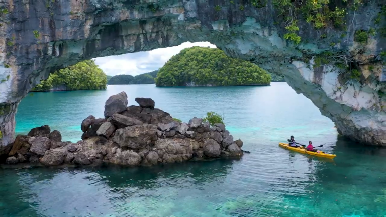 Padding Palau Natural Arch