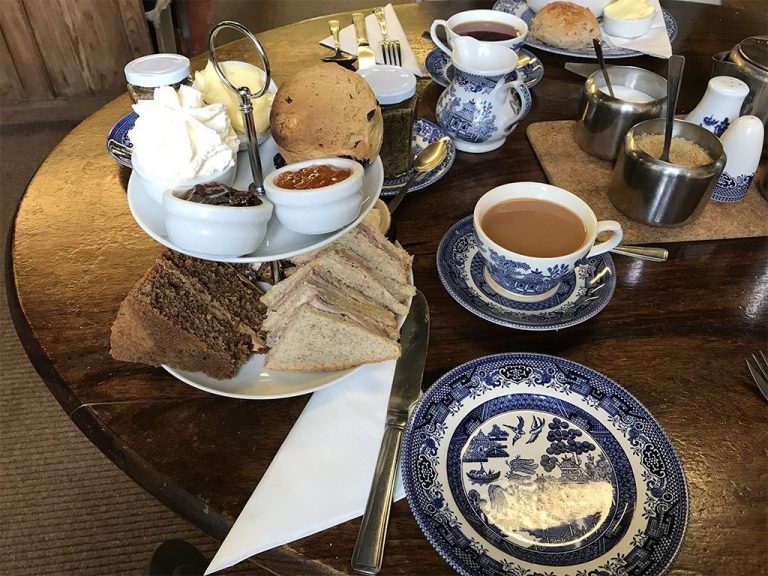 Tea at Tu Hwnt i’r Bont